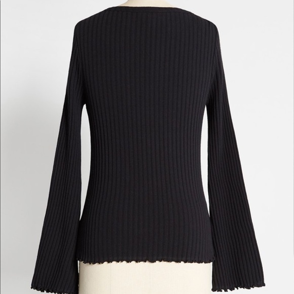 NWT ribbed bell sleeve long sleeve top - Picture 3 of 4